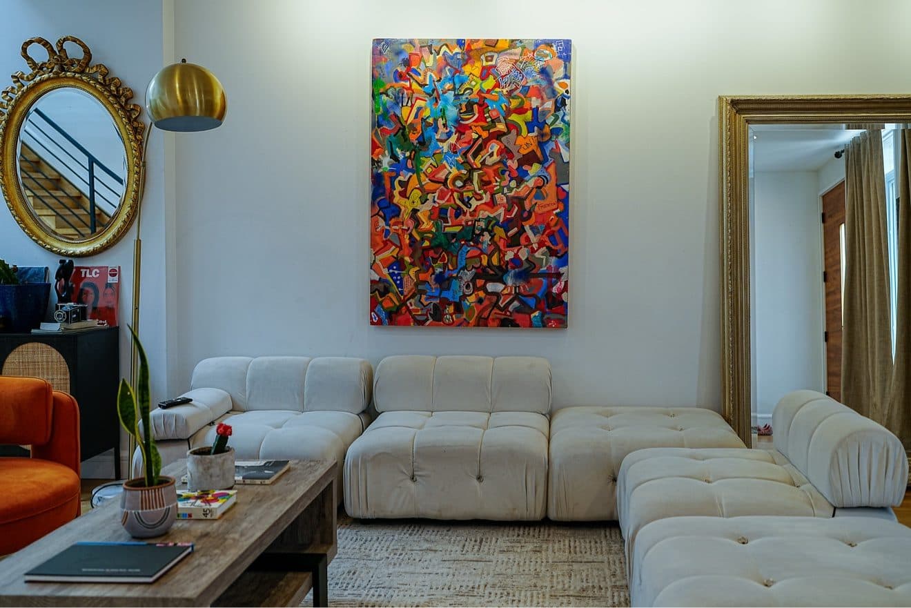 Lounge corner with art and vinyl wall